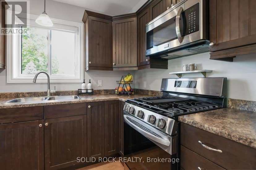 55 Woodward Street — photo 6 of 38