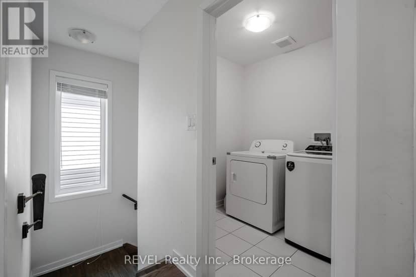 111 Sunflower Crescent — photo 14 of 27