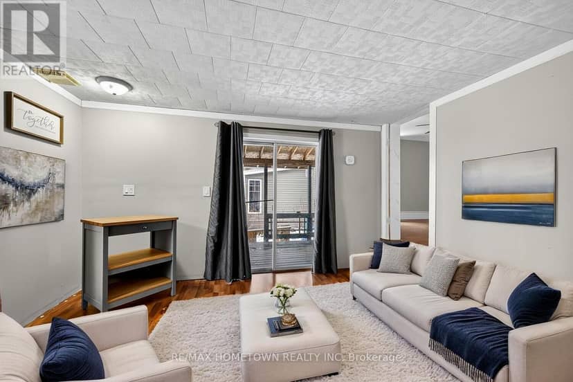 2178 Dundas Street E — photo 15 of 35