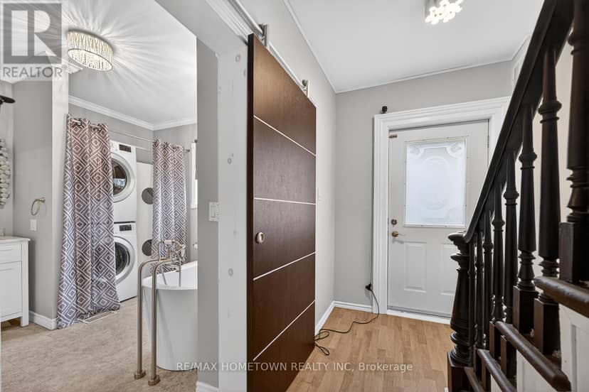 2178 Dundas Street E — photo 17 of 35