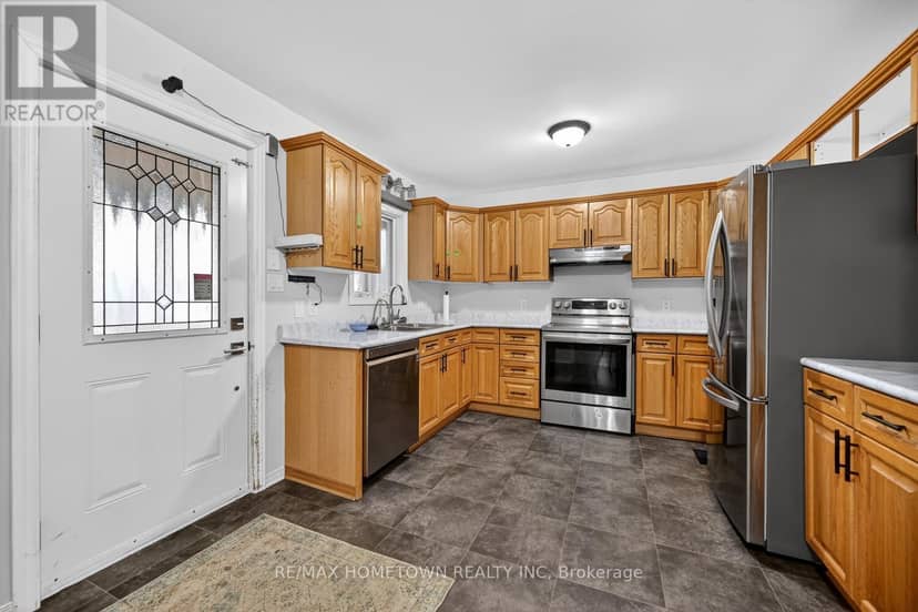 2178 Dundas Street E — photo 4 of 35
