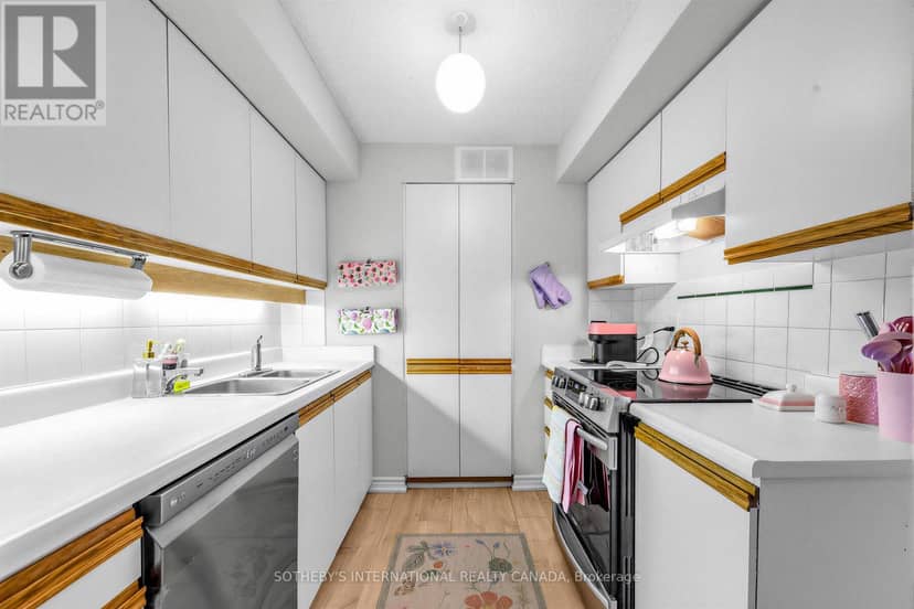 202 - 35 Church Street — photo 12 of 26