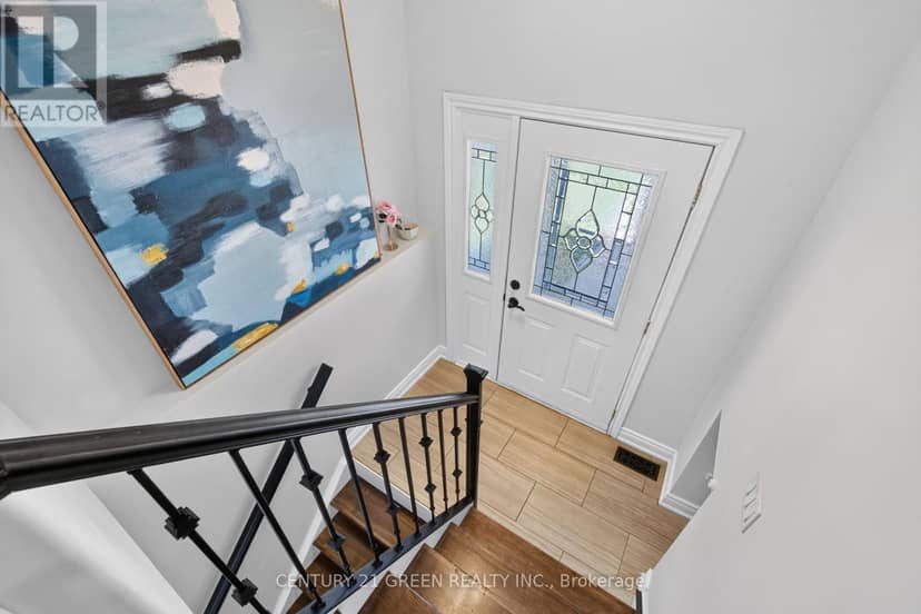 22 Quaker Crescent — photo 3 of 40