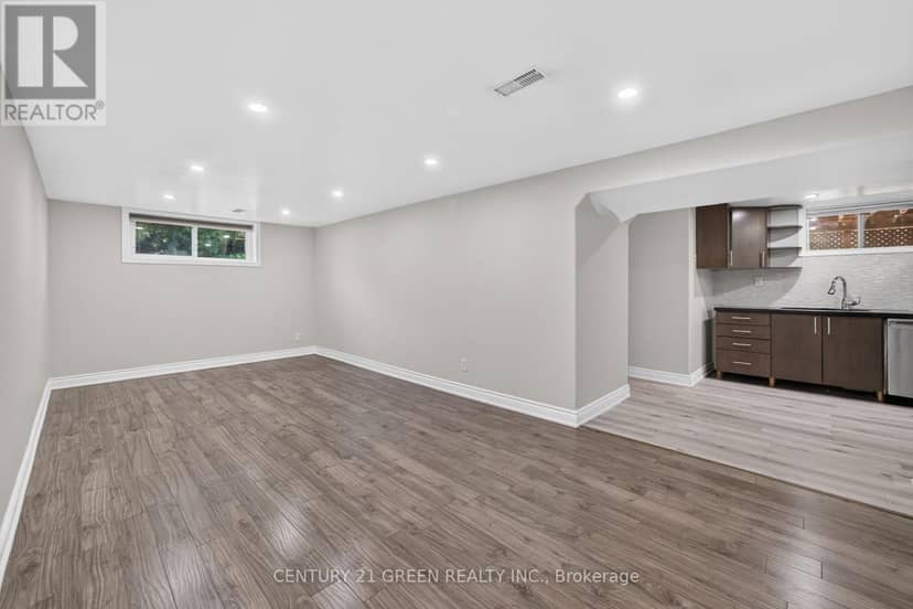 22 Quaker Crescent — photo 39 of 40