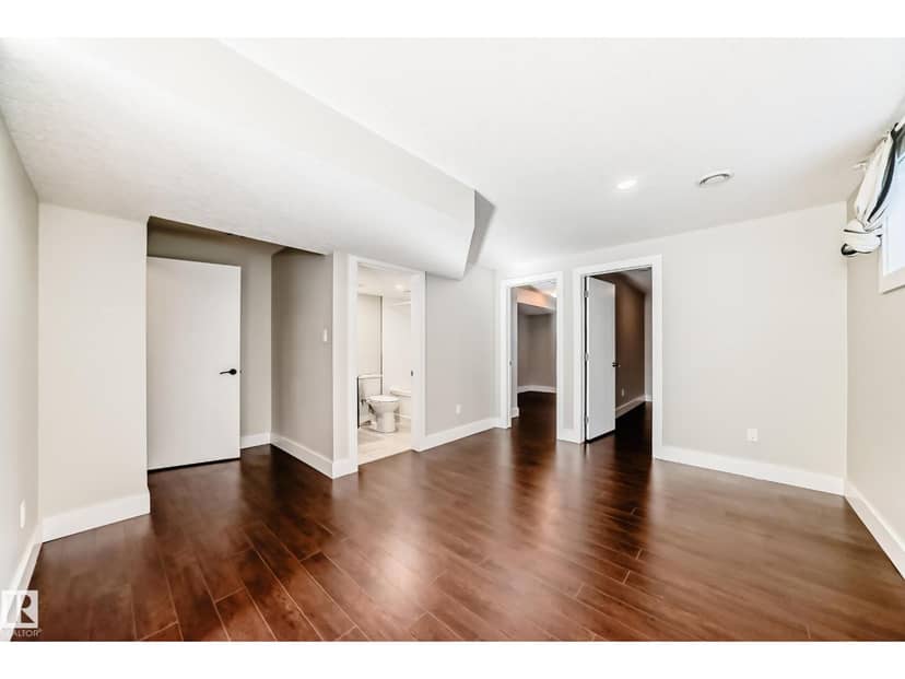 10711 70 AV NW — photo 36 of 40