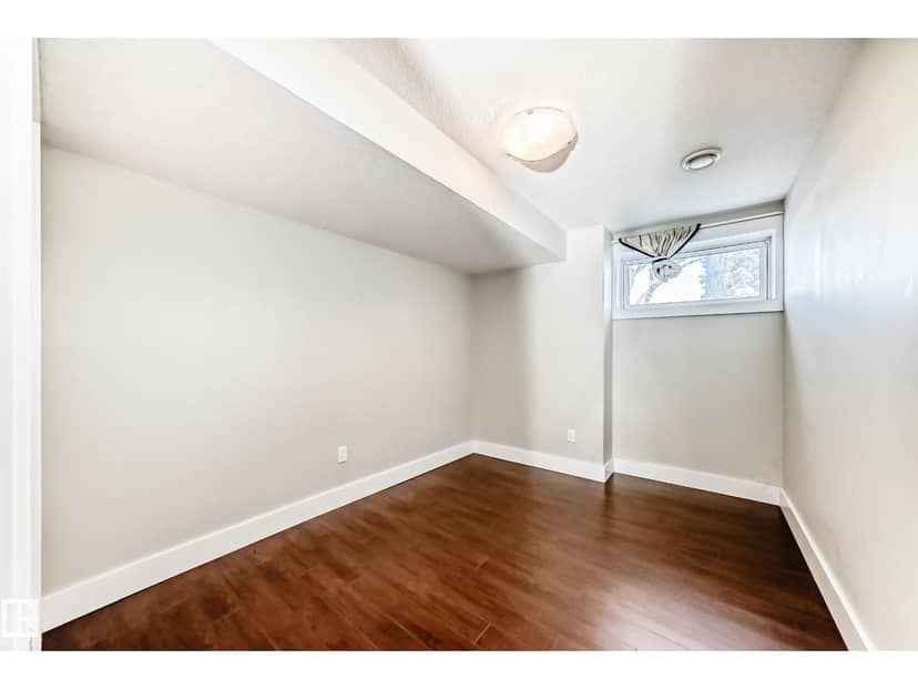 10711 70 AV NW — photo 39 of 40