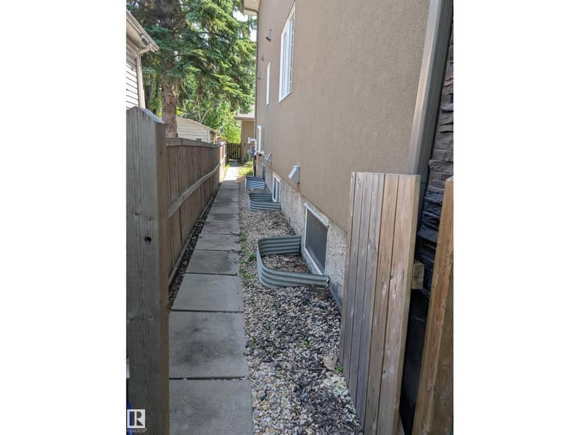 10711 70 AV NW — photo 40 of 40