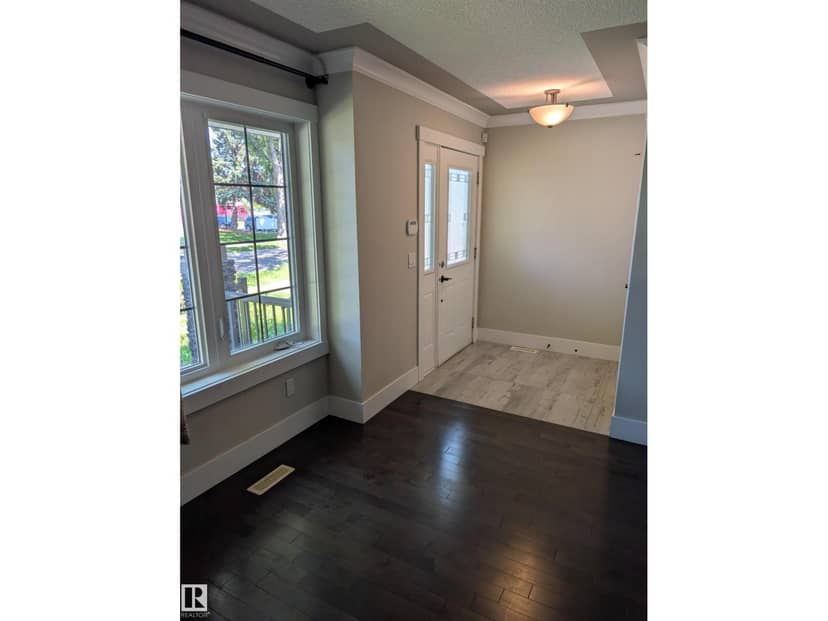 10711 70 AV NW, Edmonton, photo 2