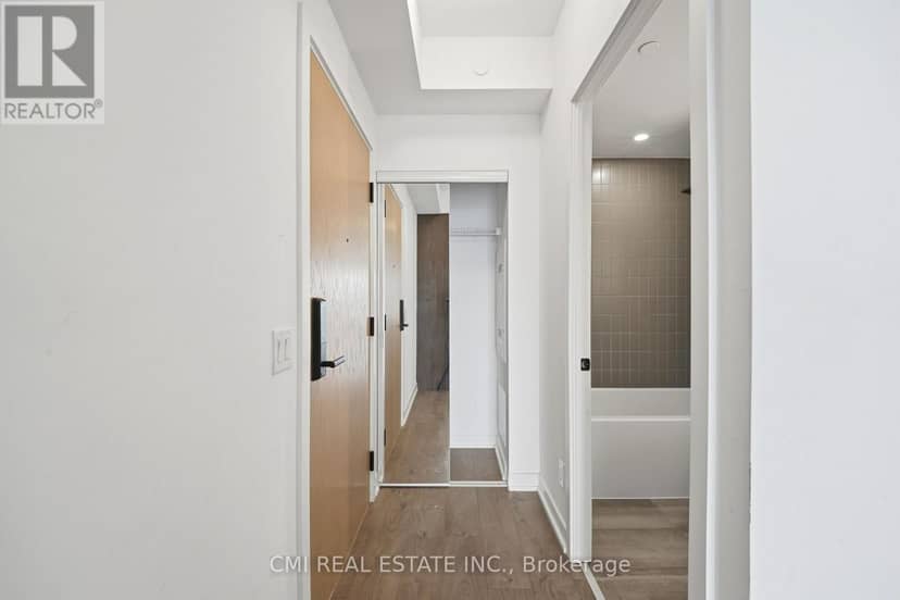 801 - 5 Defries Street — photo 6 of 32