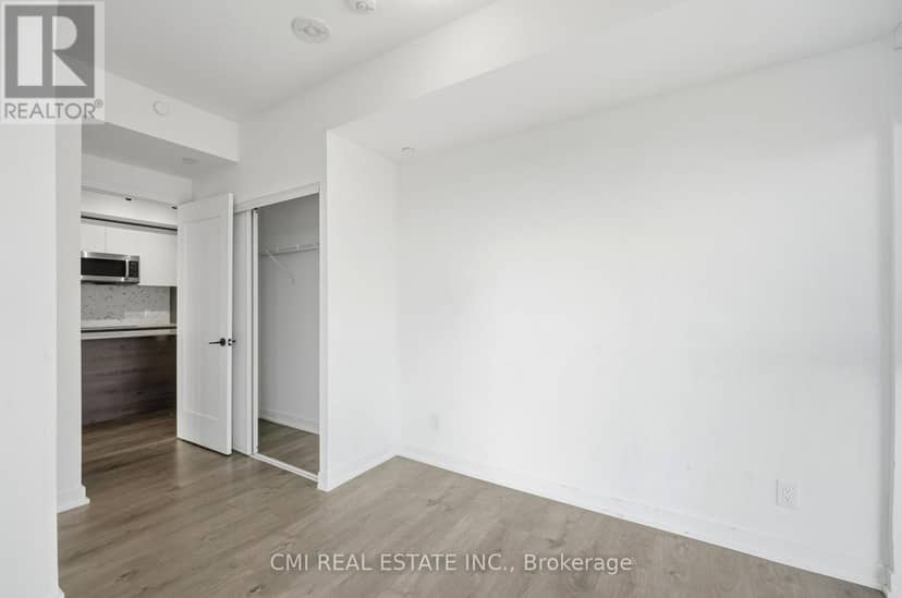 801 - 5 Defries Street — photo 8 of 32