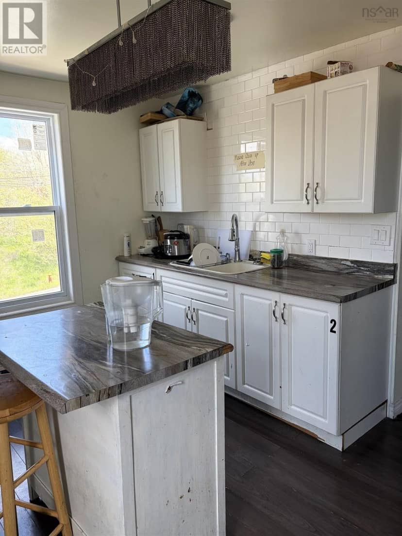 1491 Victoria Road — photo 13 of 33
