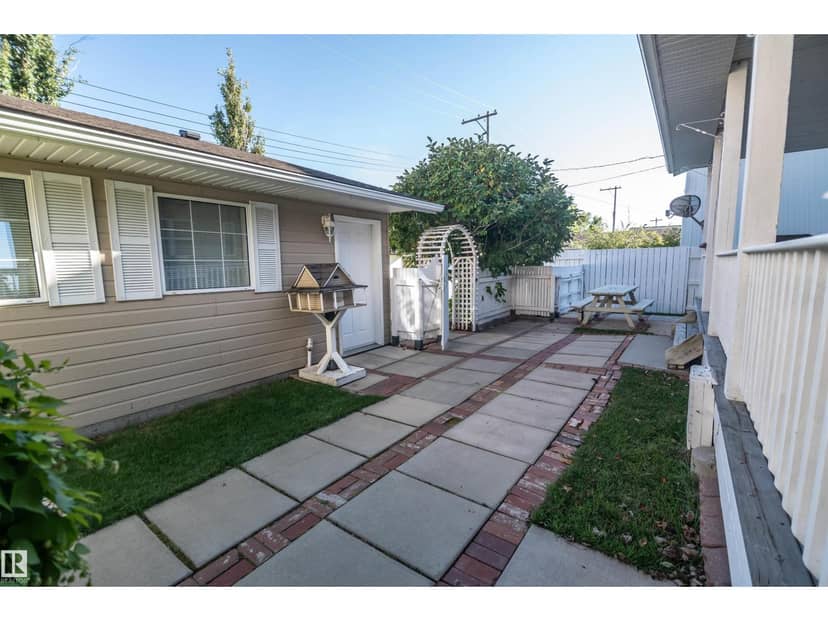 5309 51 AV — photo 24 of 40