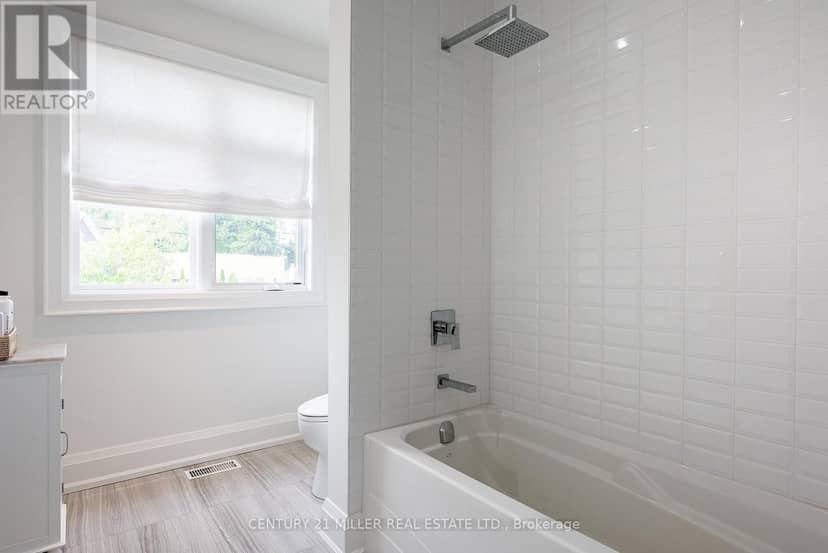 2458 Meadowood Crescent — photo 31 of 40
