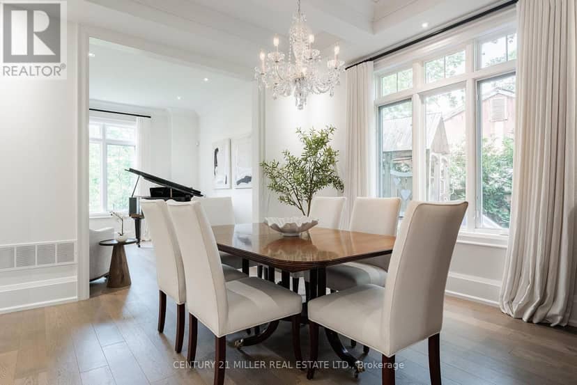 2458 Meadowood Crescent — photo 8 of 40