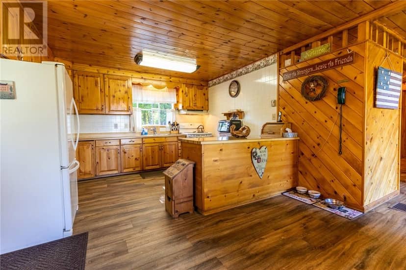 75 Holmes Street, Spring Bay, Manitoulin Island, photo 7