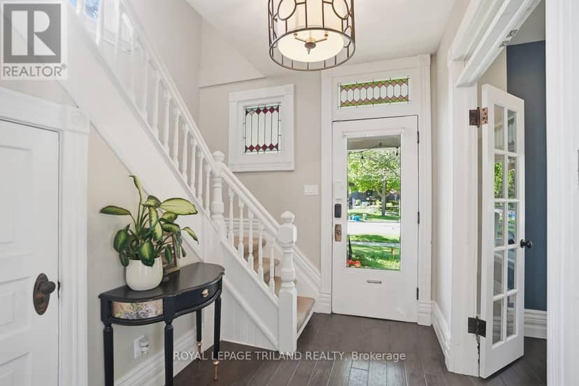 574 Princess Avenue — photo 5 of 40