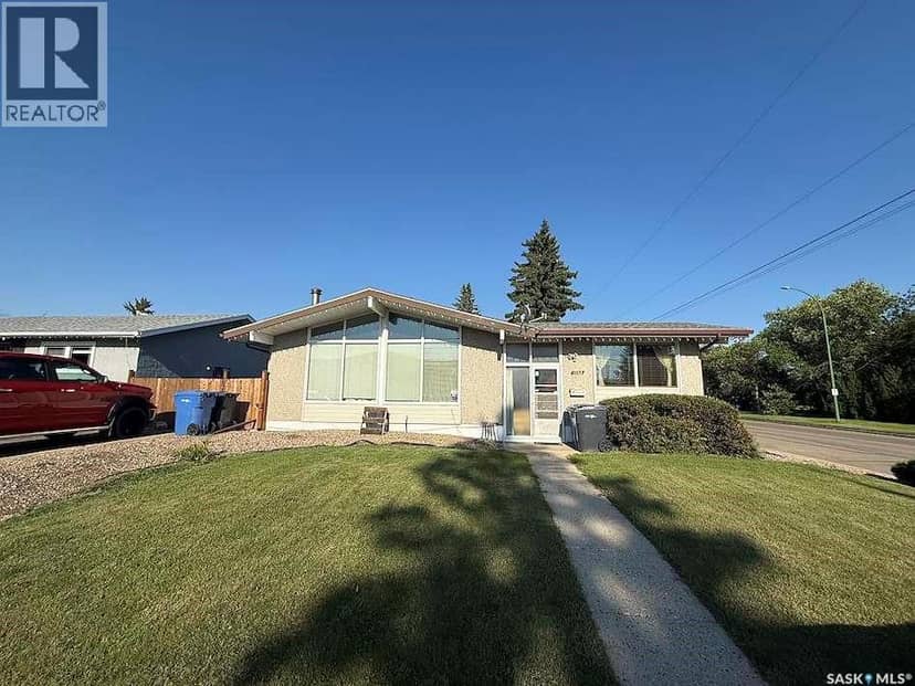 1302 112th STREET, North Battleford, photo 2