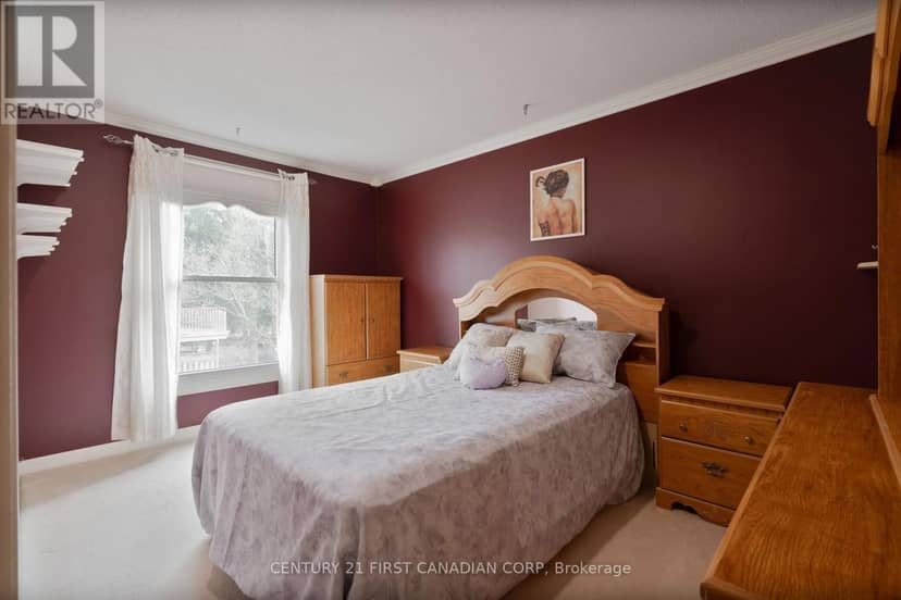 327 Everglade Crescent — photo 13 of 40