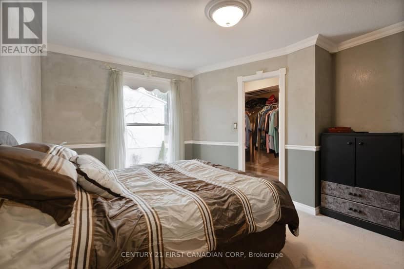 327 Everglade Crescent — photo 16 of 40