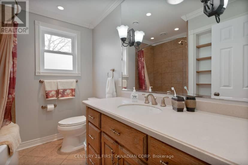 327 Everglade Crescent — photo 19 of 40