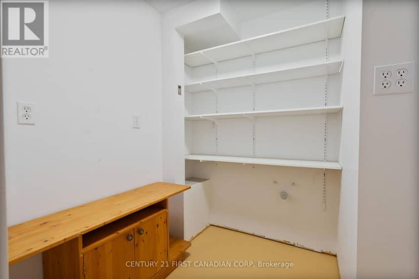 327 Everglade Crescent — photo 28 of 40