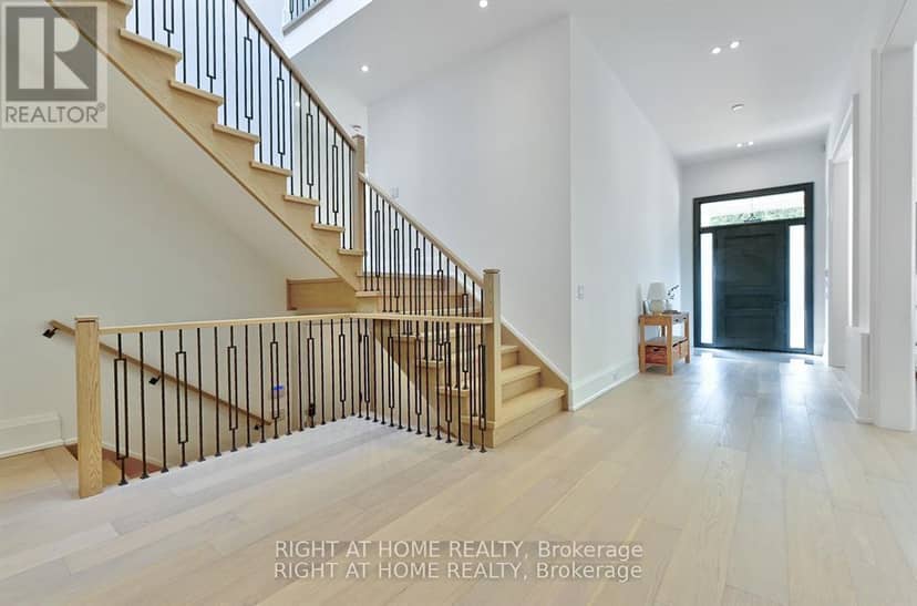 27 Hurlingham Crescent — photo 2 of 40