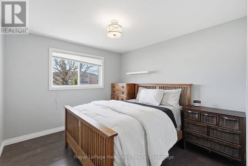 25 Vincent Street — photo 18 of 40