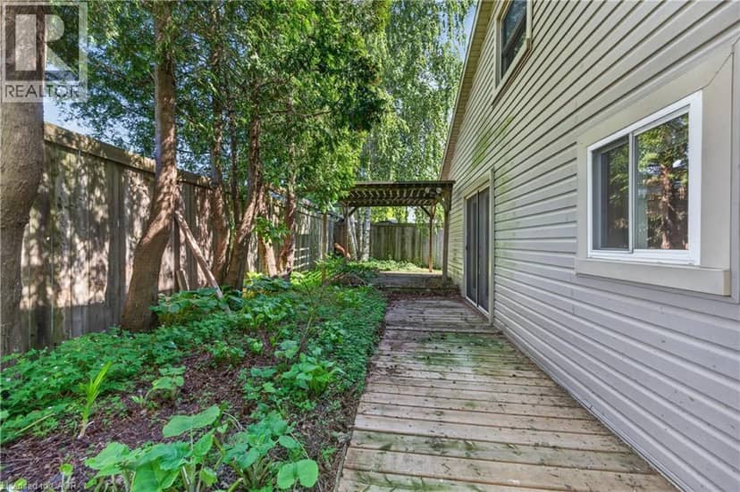 126 MOUNTAIN Street — photo 10 of 13