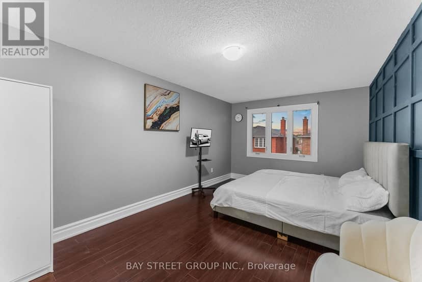 34 Lamp Crescent — photo 20 of 38