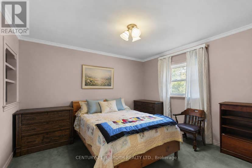 328 Colborne Street W — photo 8 of 25