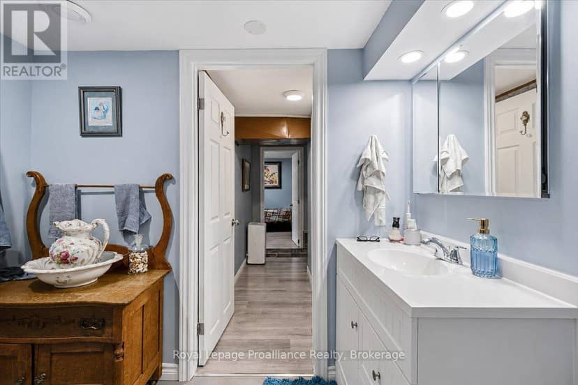 337 Bridge Street E — photo 37 of 40