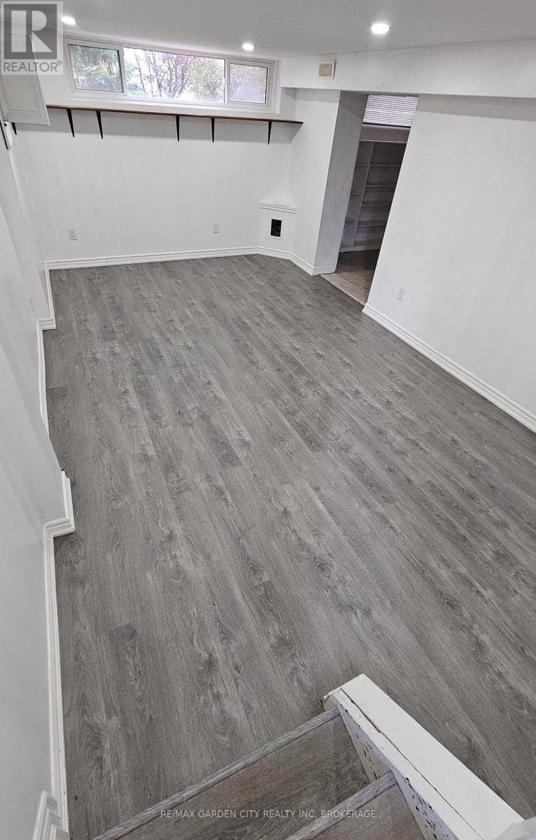 48 Manning Avenue — photo 10 of 25