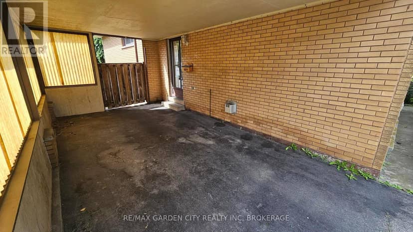 48 Manning Avenue — photo 3 of 25