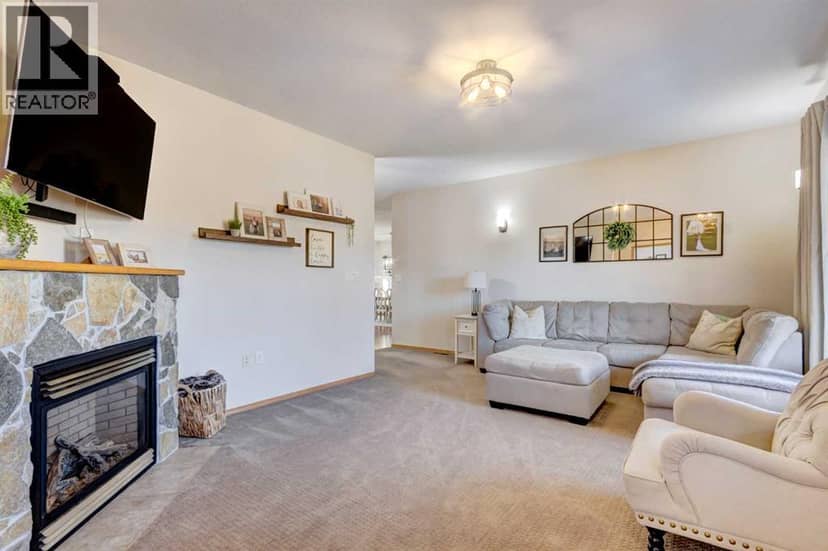 201 Aspen Way, Vulcan, photo 8