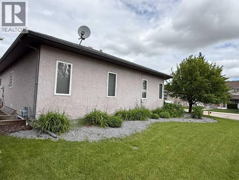 201 Aspen Way, Vulcan, photo 4