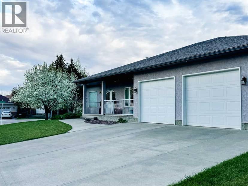 201 Aspen Way, Vulcan, photo 2