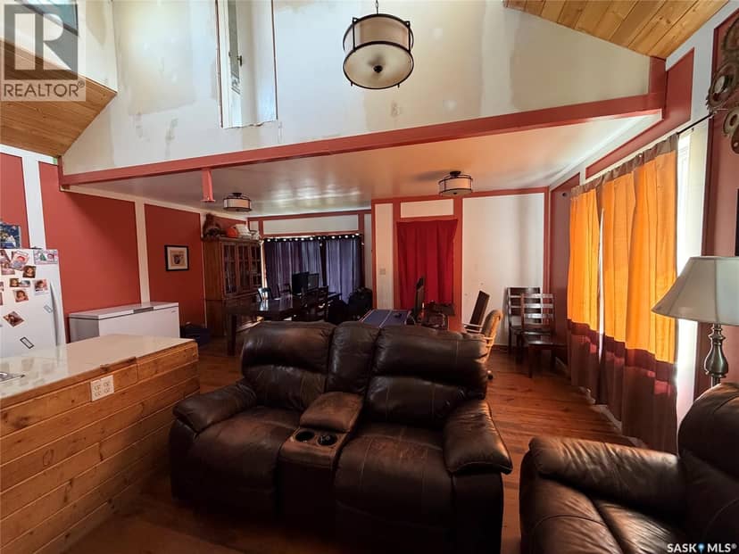 207 Main STREET, Hudson Bay, photo 2