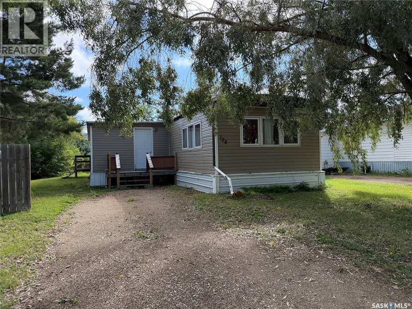 104 4th AVENUE, Melfort, photo 2