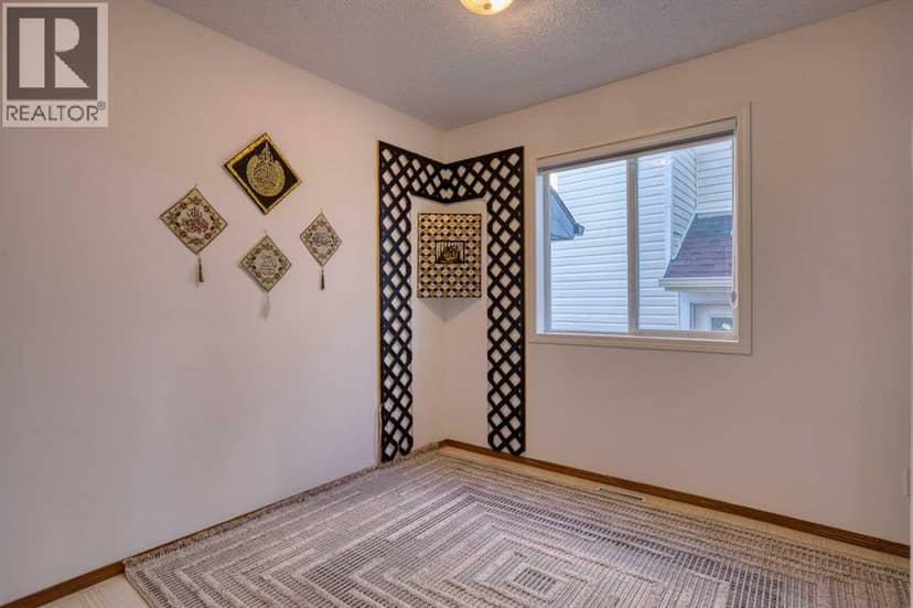 28 Coral Springs Close NE — photo 11 of 32