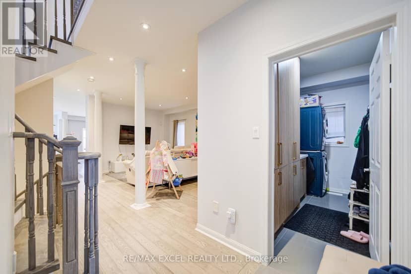 6 Sapphire Drive, Richmond Hill, photo 6
