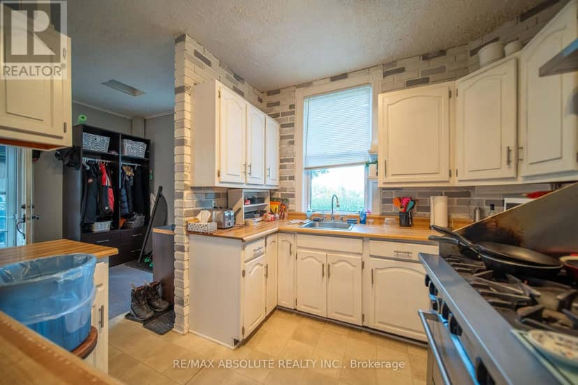 2671 Champlain Street — photo 10 of 32