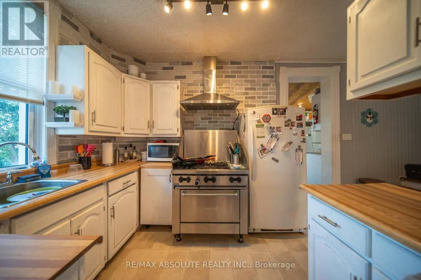 2671 Champlain Street — photo 11 of 32
