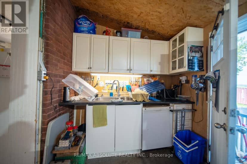2671 Champlain Street — photo 13 of 32