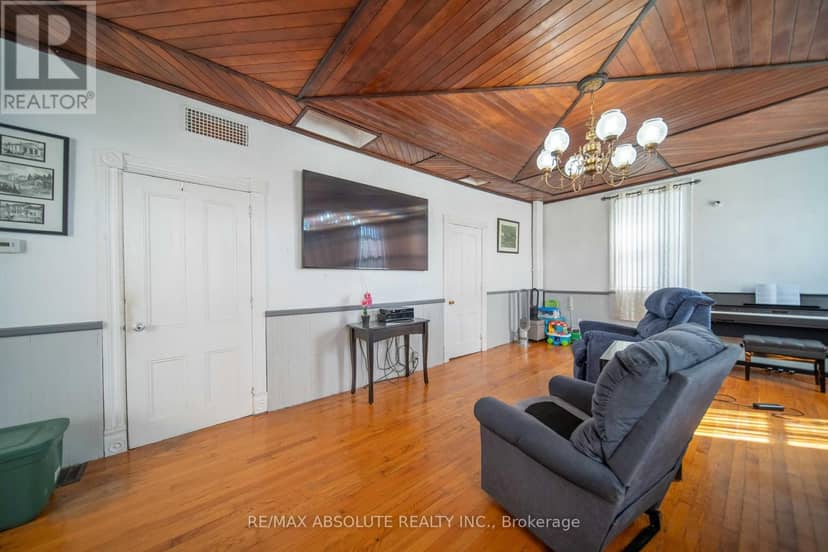 2671 Champlain Street — photo 16 of 32