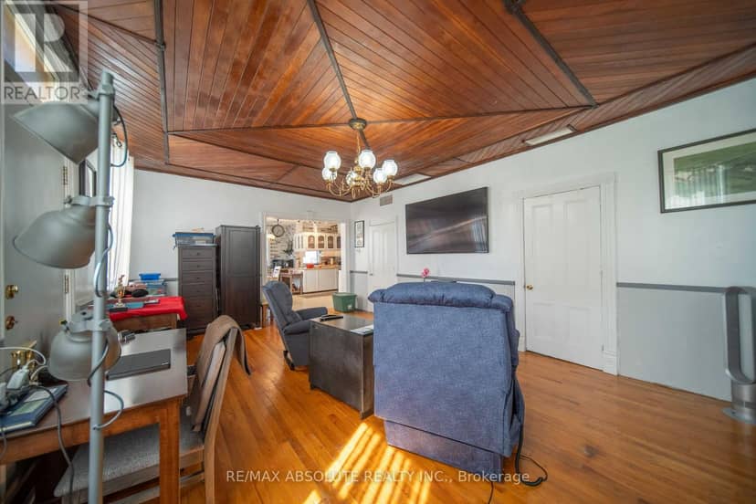2671 Champlain Street — photo 17 of 32