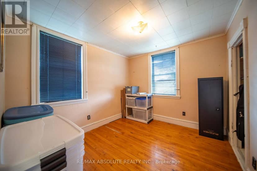 2671 Champlain Street — photo 25 of 32