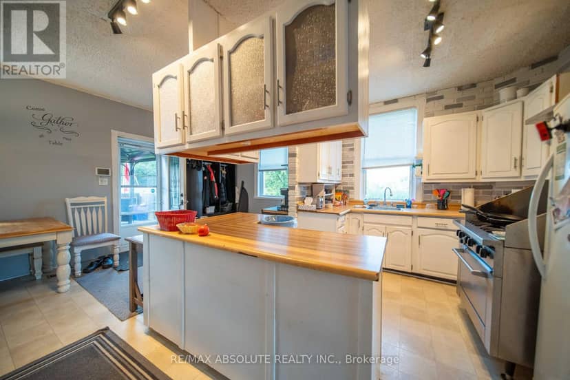 2671 Champlain Street — photo 9 of 32