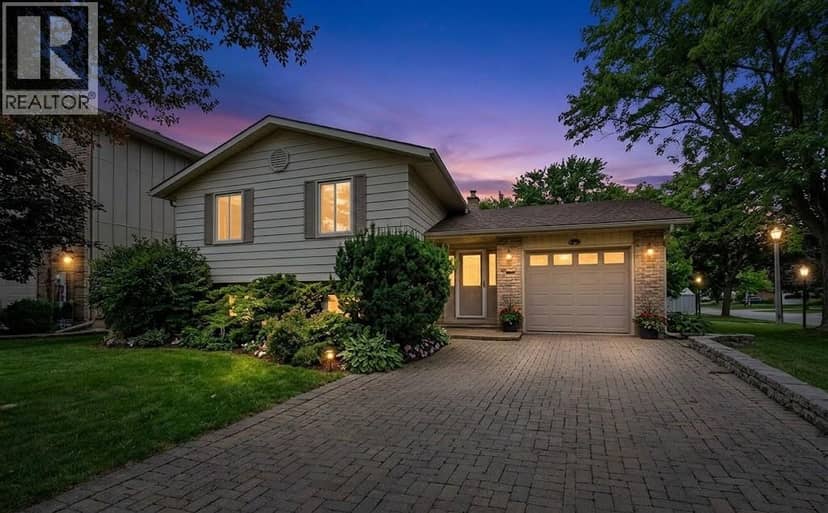 4084 Bluepoint DRIVE, Plympton-Wyoming