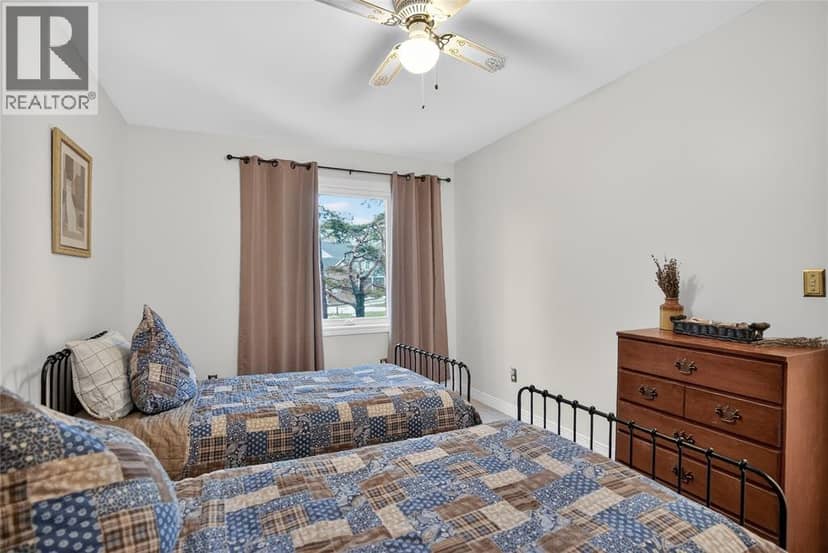 4084 Bluepoint DRIVE — photo 14 of 40