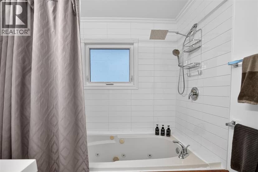 4084 Bluepoint DRIVE — photo 19 of 40